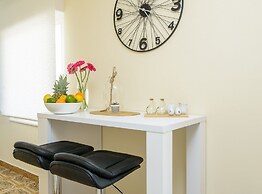 Modern Apartment Near Trogir Beach With Sea View Terrace and Lounge Ar