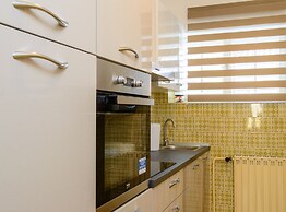 Modern Apartment Near Trogir Beach With Sea View Terrace and Lounge Ar