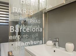 Modern Apartment Near Trogir Beach With Sea View Terrace and Lounge Ar