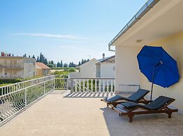 Modern Apartment Near Trogir Beach With Sea View Terrace and Lounge Ar