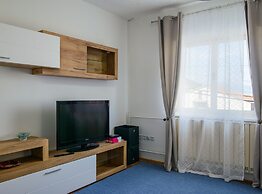 Modern Apartment Near Trogir Beach With Sea View Terrace and Lounge Ar