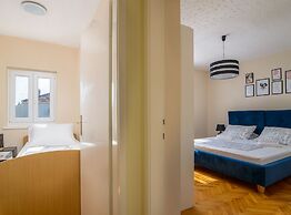 Modern Apartment Near Trogir Beach With Sea View Terrace and Lounge Ar