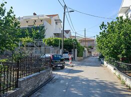 Modern Apartment Near Trogir Beach With Sea View Terrace and Lounge Ar