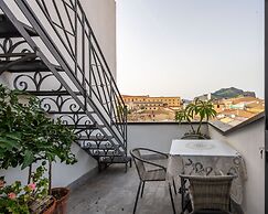 Alloro House With Terrace