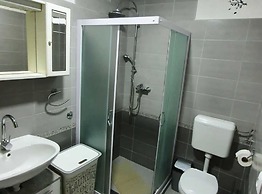 Spacious Apartment Steps From the Beach, With Private Terrace and Gril