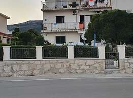 Spacious Apartment Steps From the Beach, With Private Terrace and Gril