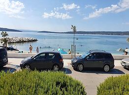 Spacious Apartment Steps From the Beach, With Private Terrace and Gril