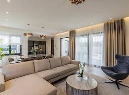 Sophisticated Oasis Residence Villa With Pool