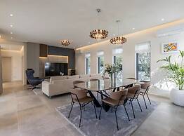 Sophisticated Oasis Residence Villa With Pool