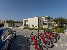 Sophisticated Oasis Residence Villa With Pool