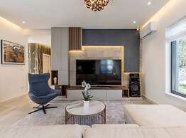 Sophisticated Oasis Residence Villa With Pool