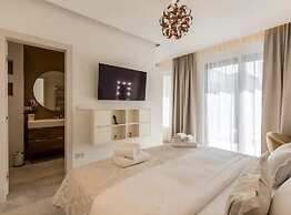 Sophisticated Oasis Residence Villa With Pool