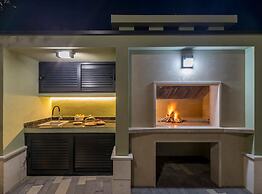 Sophisticated Oasis Residence Villa With Pool