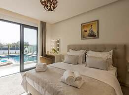 Sophisticated Oasis Residence Villa With Pool