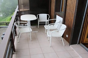 Charming Apartment With Hill View