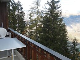 Mystical Apartment With Mountain Views