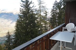 Mystical Apartment With Mountain Views