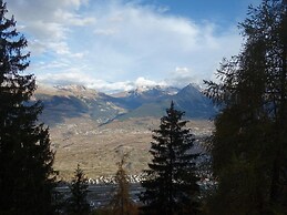 Mystical Apartment With Mountain Views