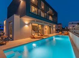 Luxury Contemporary Villa in Vodice With Pool, Sauna and Hot Tub