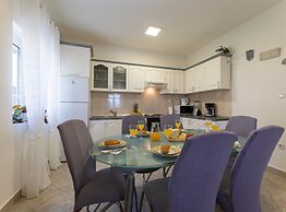Peaceful and Cozy Holiday Home Near Imotski