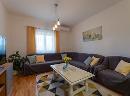 Peaceful and Cozy Holiday Home Near Imotski