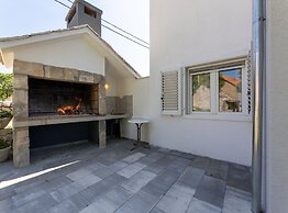 Peaceful and Cozy Holiday Home Near Imotski