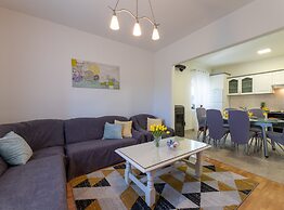 Peaceful and Cozy Holiday Home Near Imotski