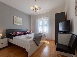 Peaceful and Cozy Holiday Home Near Imotski