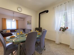 Peaceful and Cozy Holiday Home Near Imotski