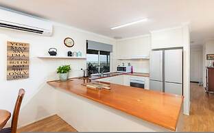 Milang Lakefront Retreat