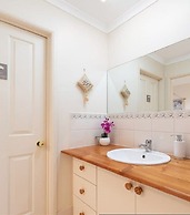 Milang Lakefront Retreat