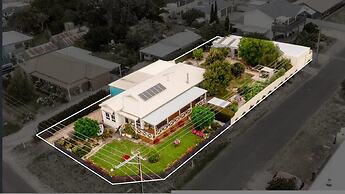 Milang Lakefront Retreat