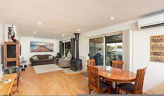 Milang Lakefront Retreat