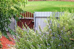 Sandy Pool Shack - Pet Friendly
