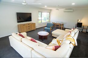 Sandy Pool Shack - Pet Friendly