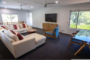 Sandy Pool Shack - Pet Friendly