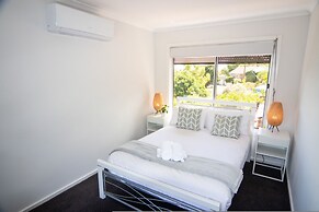 Sandy Pool Shack - Pet Friendly