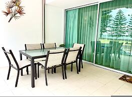 Breeze Beachfront Apartment no 9