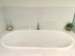 Breeze Beachfront Apartment no 9