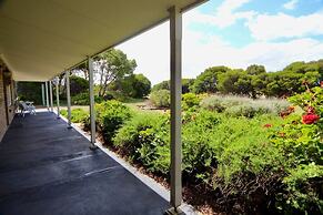 The Swans Cottage - Walking Path to Bird Blind