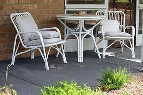 The Swans Cottage - Walking Path to Bird Blind