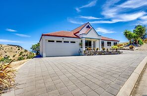 The Darling of Marina - A Hilltop and Sea Getaway