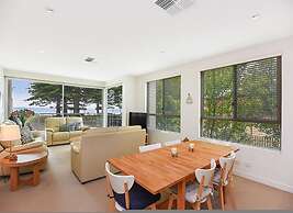 Breeze Beachfront Apartment no 1 - First Floor