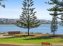 Breeze Beachfront Apartment no 1 - First Floor