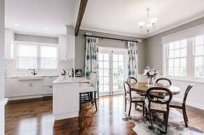 Byrne House - Modern-rustic Fireplace Wi-fi