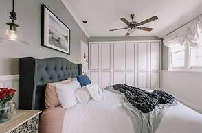 Byrne House - Modern-rustic Fireplace Wi-fi