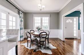 Byrne House - Modern-rustic Fireplace Wi-fi