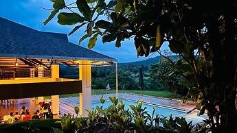 Commune18 Resorts