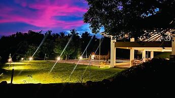 Commune18 Resorts
