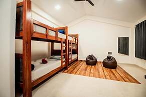 Commune18 Resorts
